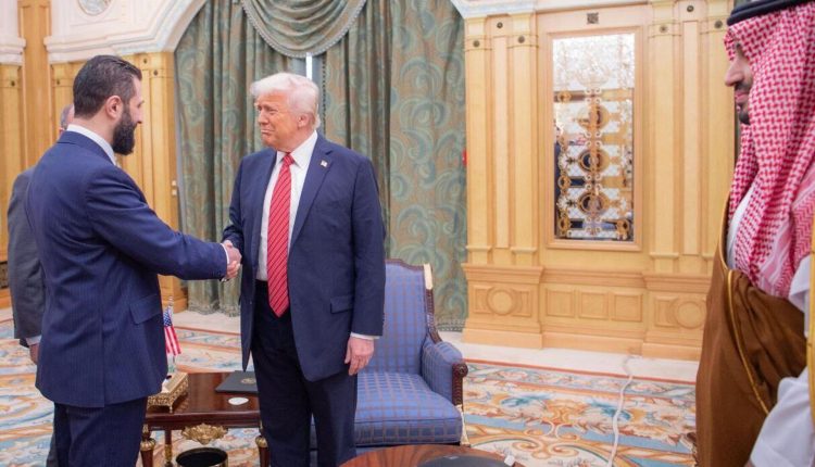 الرئيس الأمريكي يلتقي الشرع في السعودية