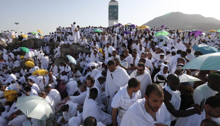 السعودية تدعو الحجاج بالبقاء في المخيمات يوم عرفة من الساعة 10 صباحًا وحتى 4 عصرًا