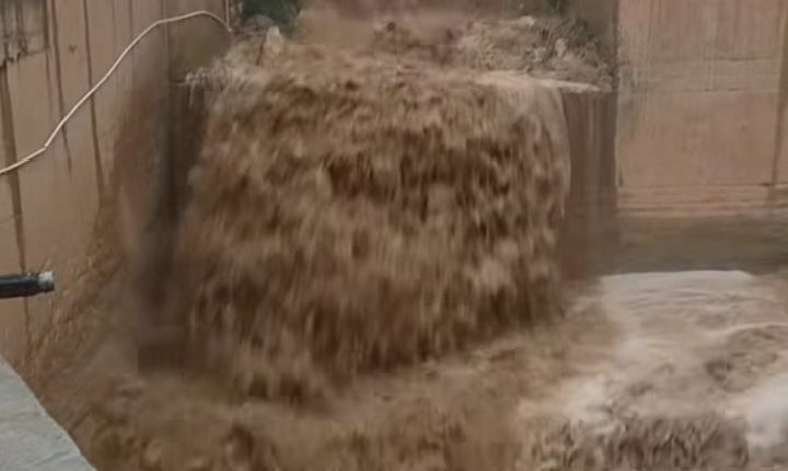 أمطار غزيرة في البترا وتحذيرات من السيول