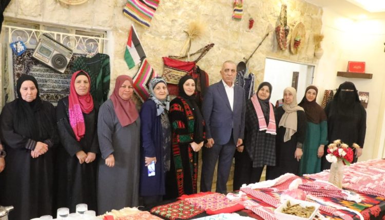 وزير الثقافة يفتتح بازار الخضر السنوي في ماحص والفحيص