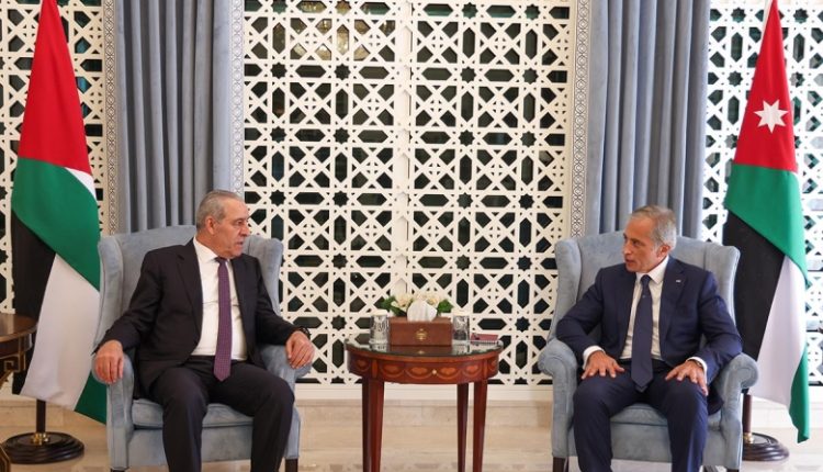 رئيس الوزراء: تثبيت الفلسطينيين على أرضهم في مقدمة الجهود والأولويات