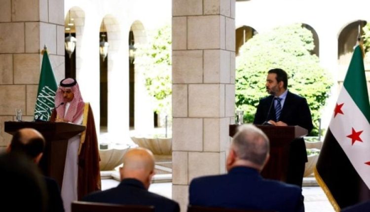 السعودية وقطر تقدمان دعما ماليا لموظفي القطاع العام في سوريا