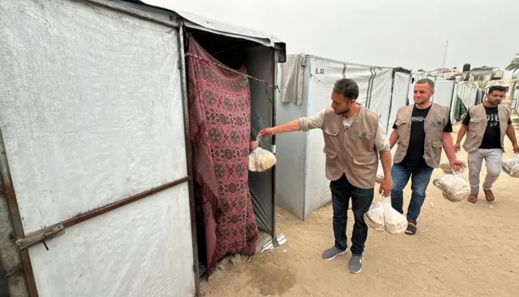 الهيئة الخيرية الهاشمية: مستمرون بتوزيع الخبز في قطاع غزة