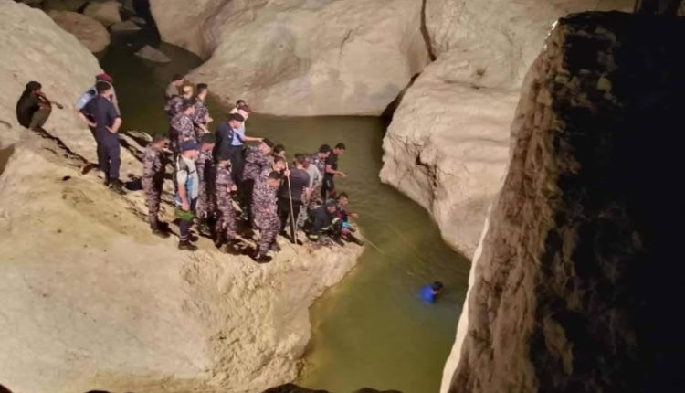 فقدان فتى داخل بركة مائية في وادي الموجب وفرق الإنقاذ تواصل البحث