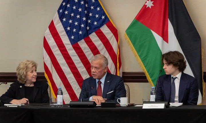 الملك يبحث سبل تعزيز التعاون الاقتصادي مع شركات من ولاية تكساس