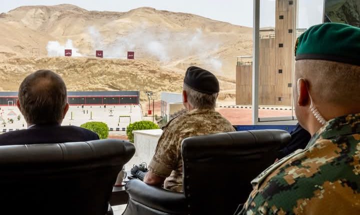 الملك يتابع تمرينا أمنيا مشتركا في مركز تدريب الشرطة الخاصة