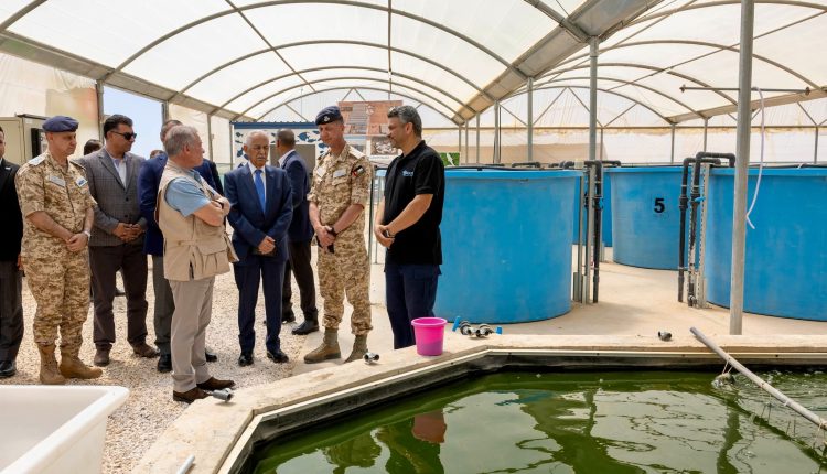 بالصور: الملك يزور مشروع الجفر للاستزراع السمكي في البادية الجنوبية
