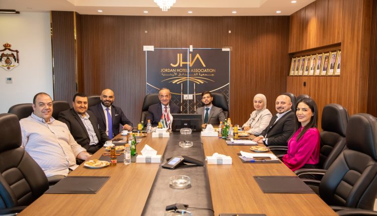 الهندي والمساعيد يبحثان تعزيز التعاون بين جمعيتي الفنادق وفرسان التغيير
