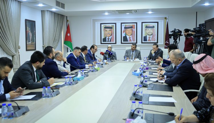 “القانونية النيابية” تلتقي نقيب المقاولين وعددًا من أعضاء النقابة