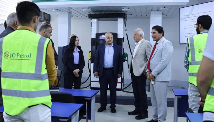 جوبترول تستضيف وزير العمل في زيارة لمركز التدريب والتطوير