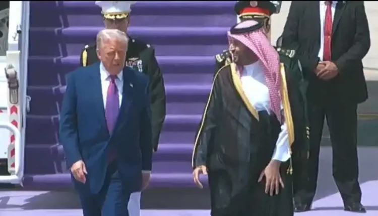 الرئيس الأمريكي يصل الرياض في زيارة رسمية