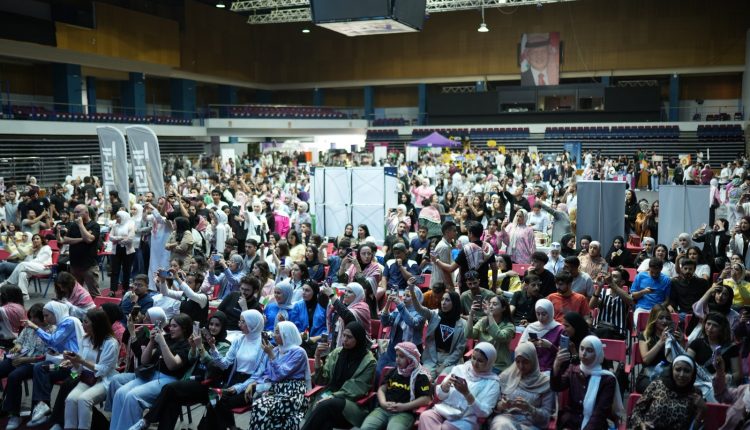 بالصور … كرنفال احتفالي بهيج في عمان الأهلية بعيد الاستقلال