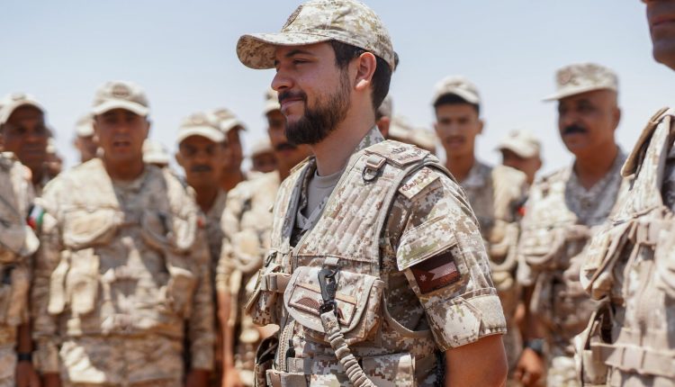 ضباط أردنيون يروون تفاصيل ميدانية عن الأمير الحسين..في ذكرى ميلاده