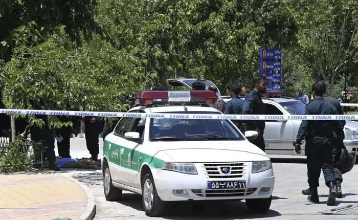 وكالة “تسنيم” الإيرانية: اعتقال 4 أشخاص بعد اكتشاف ورشة لتصنيع المسيّرات والطائرات الدقيقة في أصفهان