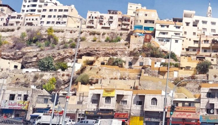 فتاة يتيمة تُلقي بنفسها من مرتفع في عمّان.. تفاصيل