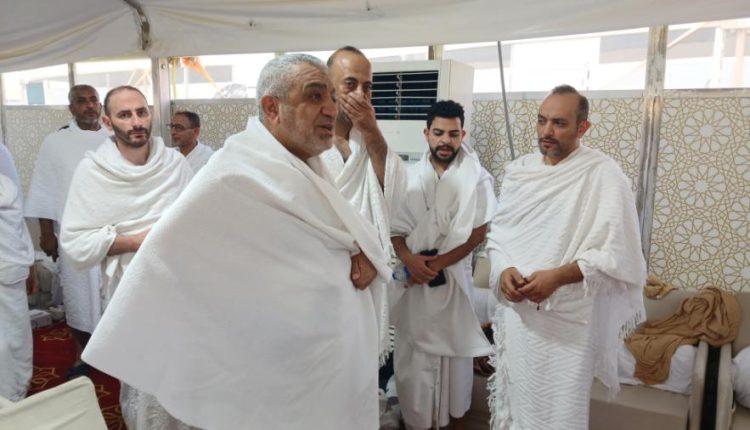 وزير الأوقاف يتفقد حجاج البعثة الأردنية في عرفات