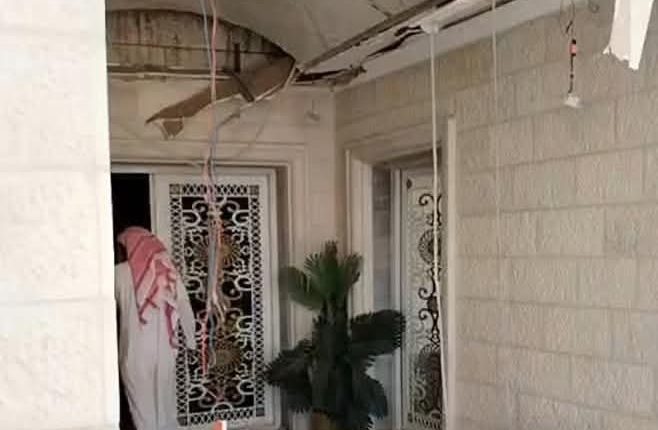 بالصور الأردن.. سقوط شظايا في منطقة الأزرق ما ادى إلى تضرر منزل ومركبة