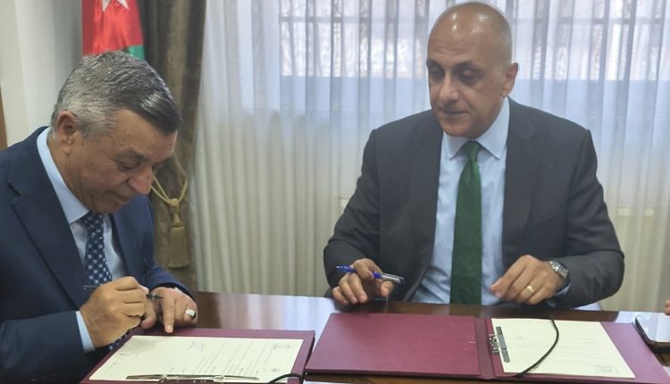 الرواجيح يوقع اتفاقية تعاون مشتركة بين بلدية مادبا الكبرى ووزارة البيئة