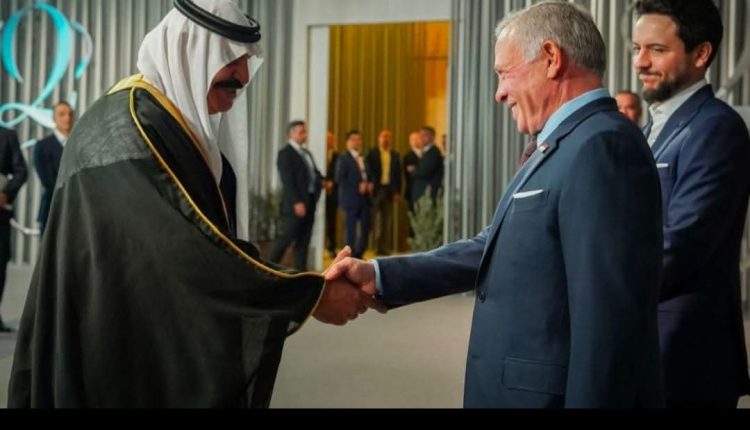 رئيس وأعضاء اتحاد الكتاب والأدباء يهنئ بعيد الاضحى المبارك