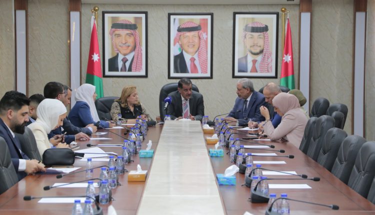 “الإدارية النيابية” توصي بإلغاء الشروط التقديرية الإقصائية وتعزيز التعيين عبر الكفاءة