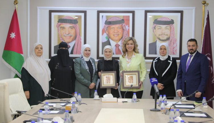 “المرأة النيابية” تكرم رائدات في المجتمع المحلي
