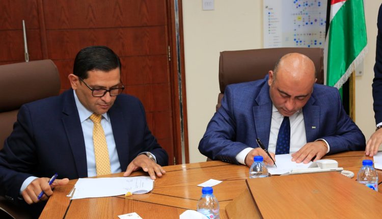 اتفاقية تعاون بين سلطة المياه والبنك الاستثماري