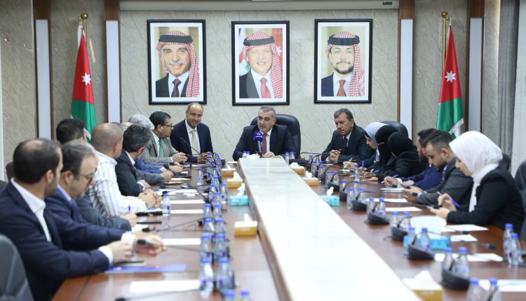 “الطاقة النيابية” تبحث مستجدات قطاع الطاقة المتجددة والتحديات التي تواجهه