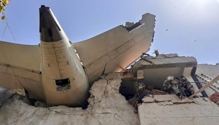 مصرع جميع ركاب الطائرة الهندية وعددهم 242