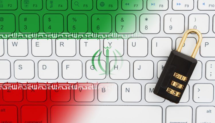 خوفا من الاختراق.. إيران تحكم قبضتها على الإنترنت