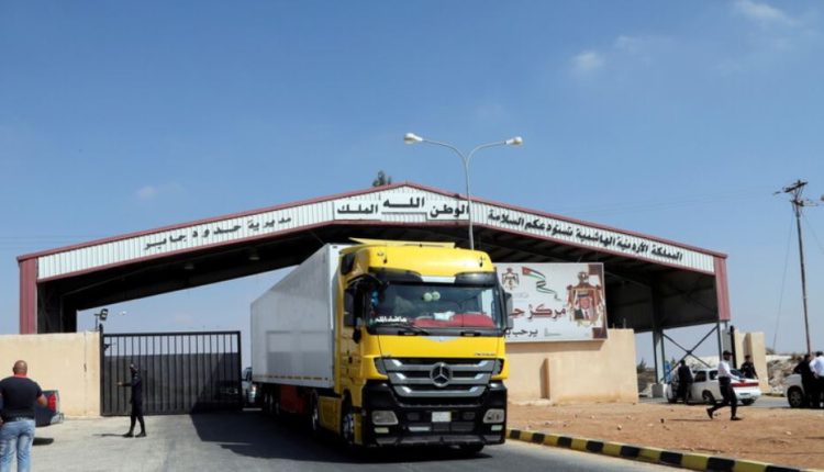 تخفيض رسوم الشاحنات مع سورية.. دعم للمعابر الحدودية