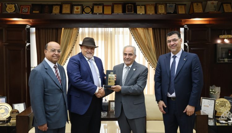 د.عرفات الديسي يحاضر في عمان الأهلية