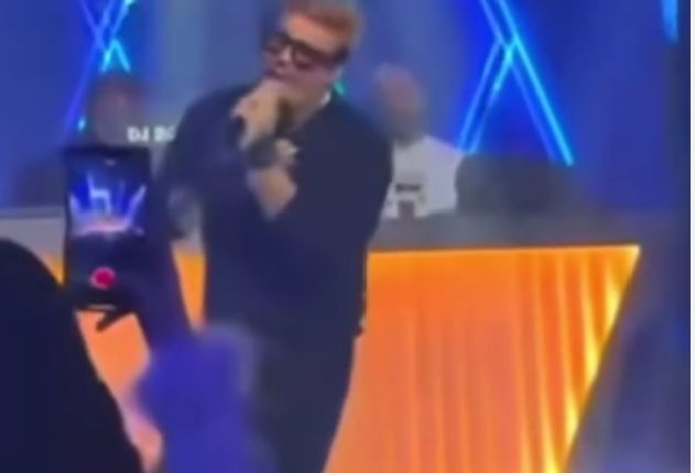 شبيه عمرو دياب يثير الجدل على مواقع التواصل