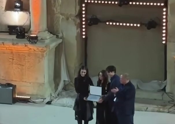 أصحاب السمو الملكي  يكرّمان الفنانة زين في ختام أمسيتها بمهرجان جرش