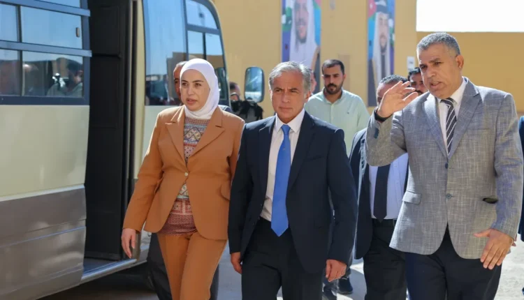 رئيس الوزراء في جولة ميداني مفاجئ  في محافظة المفرق