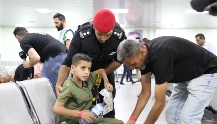 غزيون اختلطت الدموع بالفرح، وتلاشى اليأس بعد الحلم حقيقة والأمل واقعا لحظة وطأت أقدام الغزيين ومرافقيهم أرض الأردن.