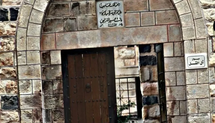 أحد أرباب السوابق يقتحم ويسرق ديوان آل التل