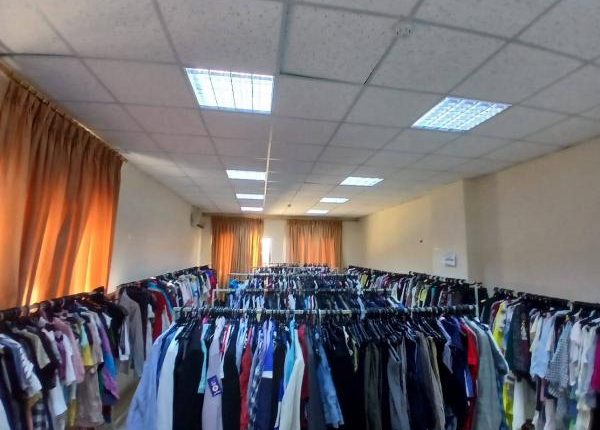بنك الملابس الخيري ينفّذ نشاطًا إنسانيًا في لواء البتراء