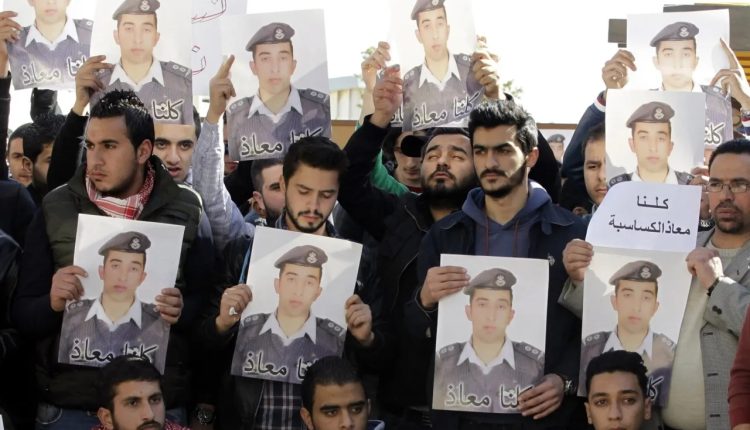 القصة الكاملة وأسرار حرق الشهيد الطيار معاذ الكساسبة