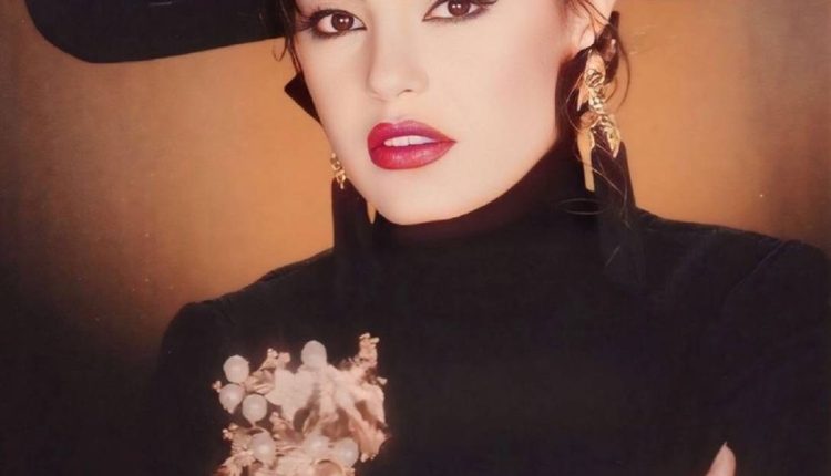 الفنانة شريهان تفاجئ جمهورها بنشر صور نادرة أمام” أم كلثوم
