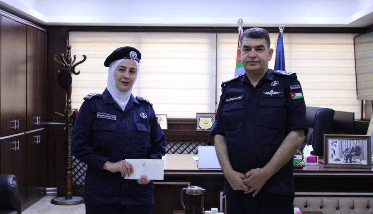 مدير الأمن العام يوعز بتكريم الوكيل عُلا حمادة موسى لتفانيها في أداء الواجب خلال امتحانات الثانوية العامة