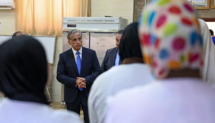رئيس الوزراء يتفقد عدداً من المواقع في المفرق والبادية الشَّماليَّة ضمن جولاته الميدانية التفقدية (موسع)