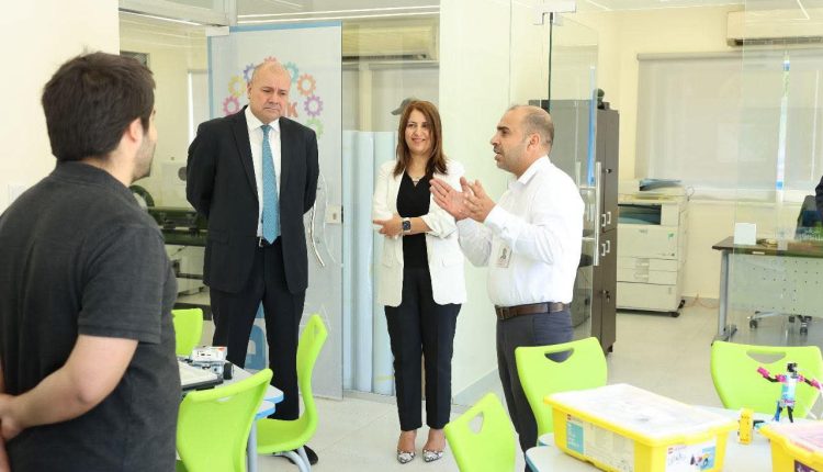 صبيح تستقبل وزير الشؤون السياسية والبرلمانية