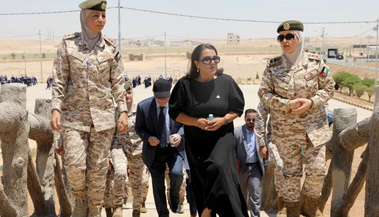 لجنة المرأة في “الأعيان” تزور مركز تدريب المرأة العسكرية