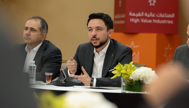 ولي العهد يحضر جانبا من جلسة حوارية حول قطاع الاتصالات