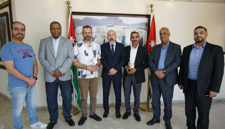مدير الإذاعة الأردنية يلتقي الفائزين في الدورة الخامسة عشرة للمسابقة العربية للموسيقى والغناء