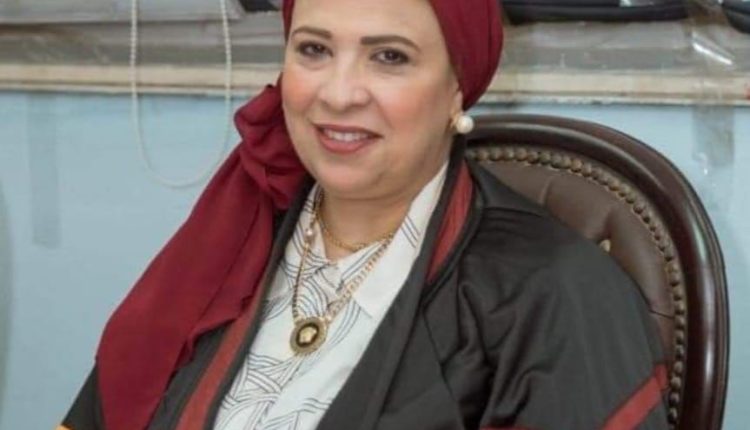 الموضة جزء لا يتجزأ من حياتنا اليومية،  بقلم الدكتورة :نجلاء طعيمة