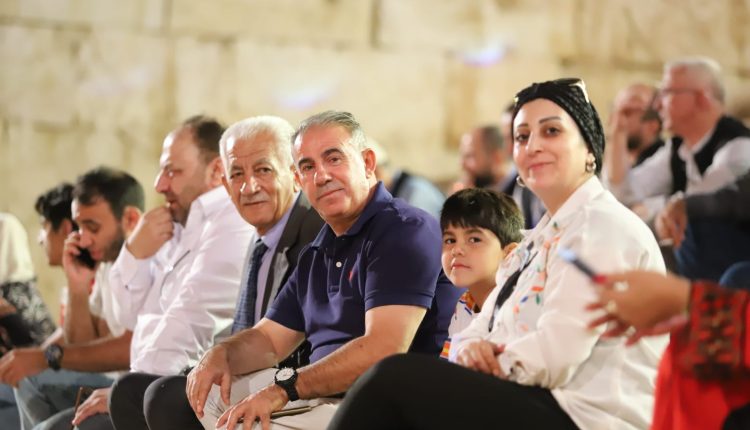 مسرح آرتيمس يتزين بأمسية شعرية مميزة أحياها نخبة من الشعراء