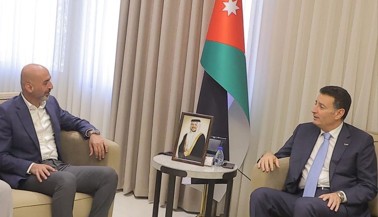 الصفدي يلتقي رئيس هيئة وأعضاء إدارة النادي الفيصلي