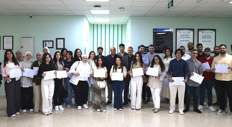 حفل تكريم الطلبة الأوائل بكلية الأعمال في عمان الأهلية