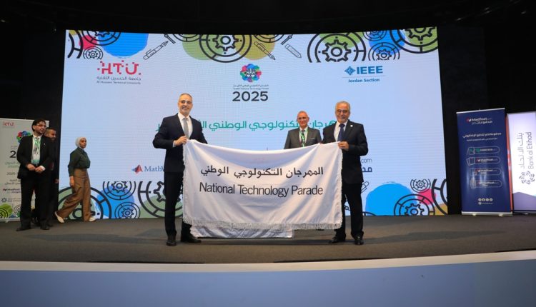 رئيس جامعة عمان الأهلية يتسلم راية المهرجان التكنولوجي الوطني لعام 2026